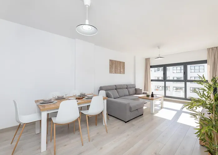 Casa Esmeralda, 7 Min To Beach, Garage Estepona